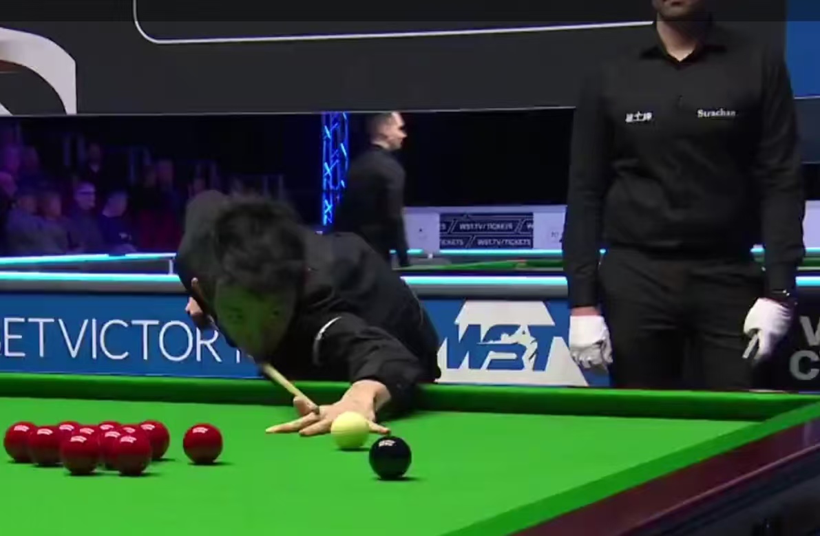 爱游戏-包含瑞士队不断突破！，塔图姆连续七场比赛得分超过晋级下一阶段全场沸腾不已的词条