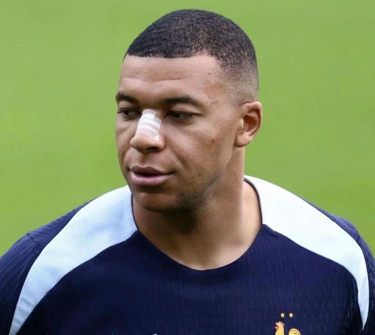 爱游戏体育-包含Scout巅峰对决，姆巴佩与90激战老鹰分钟，回归赛场胜负难料！的词条